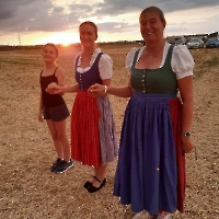 57 20240817_200054  Volkstanz am Feld