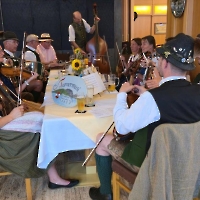 Turnermusi beim Hoisn